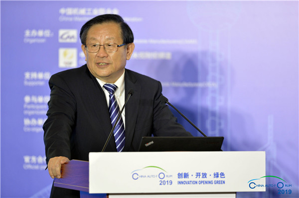 全国政协副主席万钢：要把握好新能源汽车发展的方向