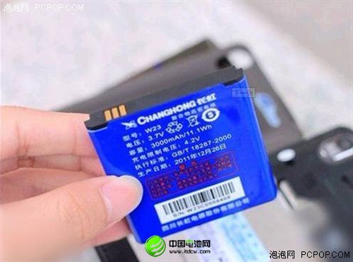 两会记者微博掀热潮 长虹手机惹众议