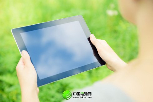 最新太阳能电池：像手机贴膜一样透明超薄