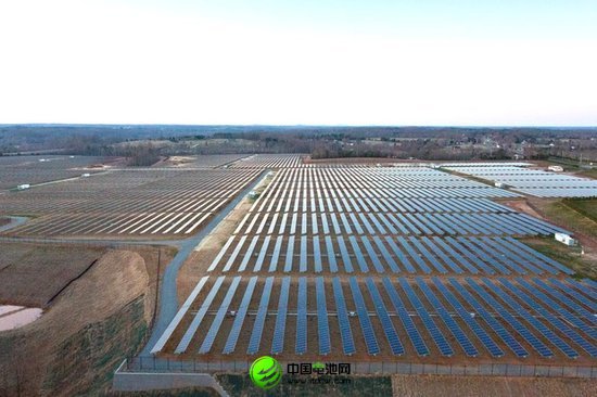 苹果位于北卡罗来纳州Maiden数据中心旁的太阳能电站