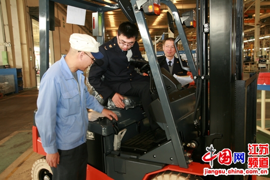 新能源车型受宠 昆山叉车出口翻番(组图)