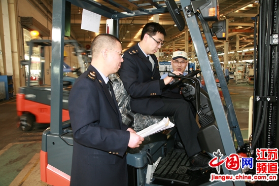 新能源车型受宠 昆山叉车出口翻番(组图)