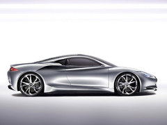 Emerg-e概念车（左）Essence概念车（右）