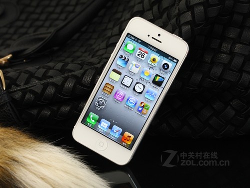 图为 16GB苹果iPhone 5