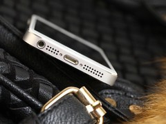 图为 16GB苹果iPhone 5