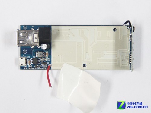 电芯和电路板之间带有绝缘保护以及强力双面固定胶