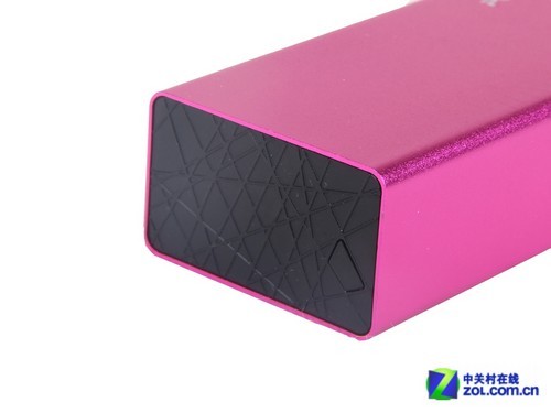 电源开关和接口都设置在了机身两端