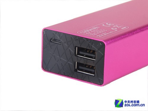 两个USB输出接口和一个Micro USB输入接口