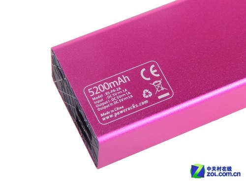 机身背面印有容量、输出、输入等参数