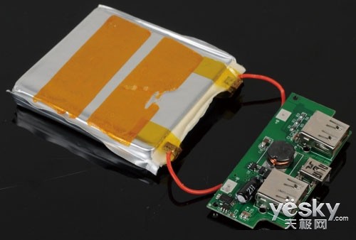 某移动电源内部拆解线路