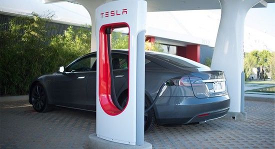 Tesla为何推90秒换电池技术？