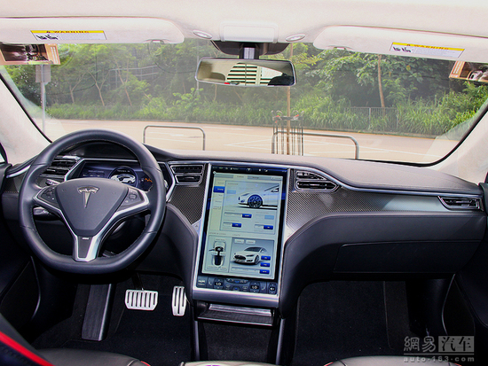 Tesla Model S实拍图