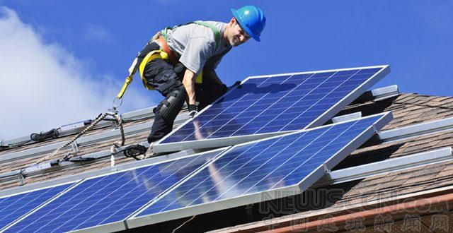美国公司流行屋顶安装太阳能电池板