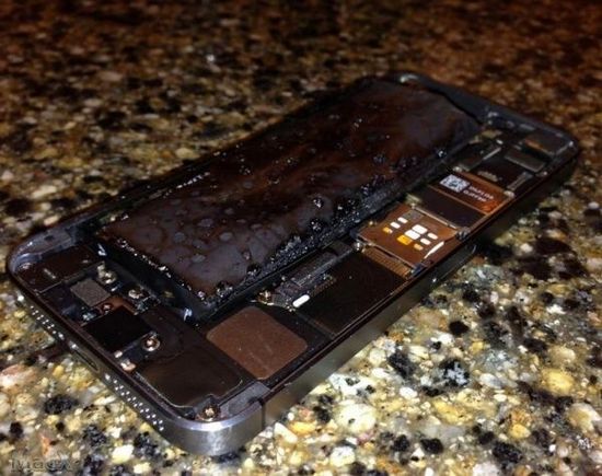 苹果：iPhone5s电池冒烟爆炸是谁惹得祸？