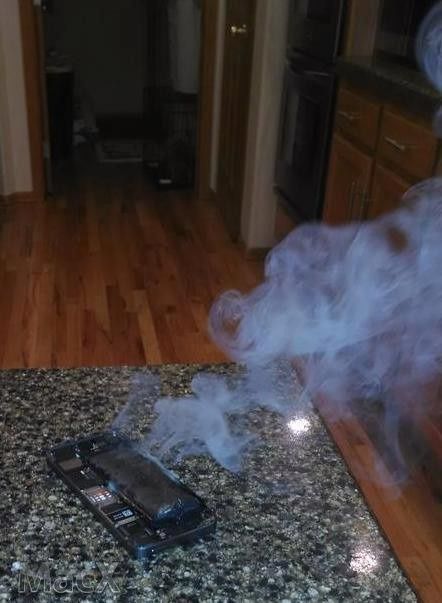苹果：iPhone5s电池冒烟爆炸是谁惹得祸？