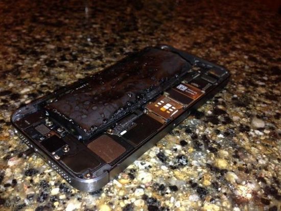 苹果：iPhone5s电池冒烟爆炸是谁惹得祸？