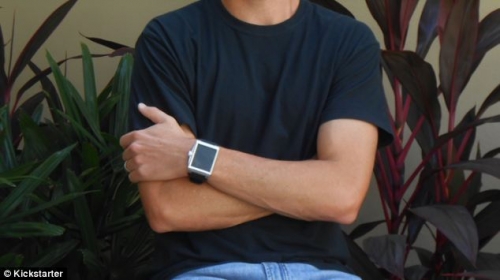 可为手机充电 美国一公司最新研制太阳能腕带