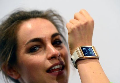 雷军就知道喝“小米粥” 不看好智能可穿戴设备