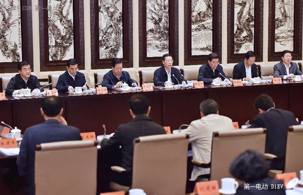 国务院副总理张高丽：抓好新能源车推广加快配套设施建设