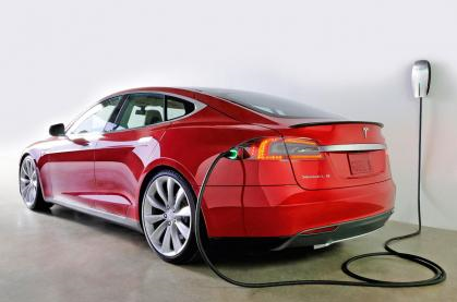 特斯拉CEO：研究高能电池 不看好自动驾驶