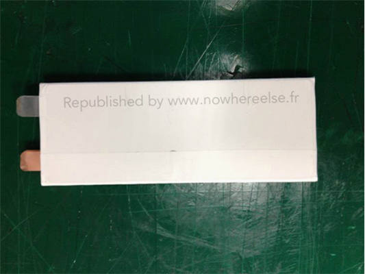 iPhone 6电池曝光 造型怪异多出额外延展空间