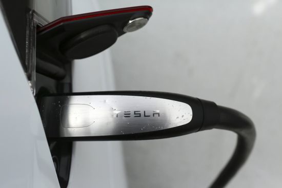  特斯拉：从濒临破产到股价飙升1000%的心路历程