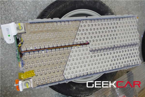 特斯拉终极拆解：Tesla电池组首次大揭秘（之一）