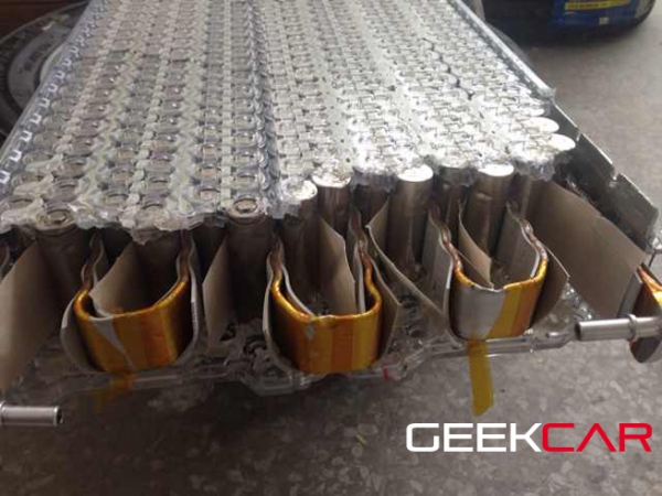 特斯拉终极拆解：Tesla电池热管理系统大揭秘（之二）