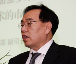 锂电“达沃斯”学术委员会主席其鲁：我们需要反思