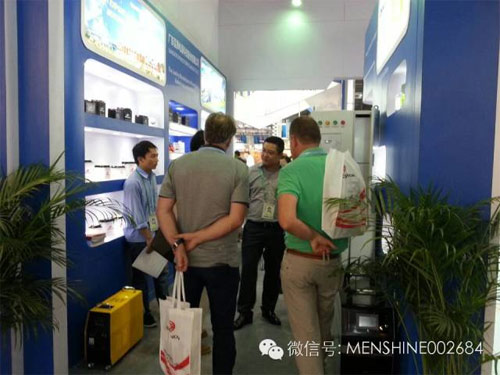 组图：猛狮科技亮相第116届广交会 现场咨询火爆