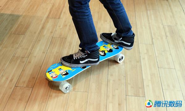 E-Wheelin电动滑板试玩 更接近玩具适合儿童