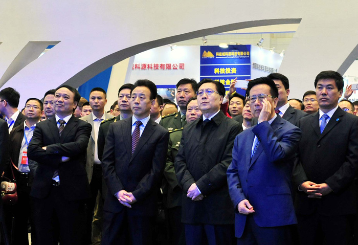 2015年四川新能源车产业技术创新重点推进六项工作