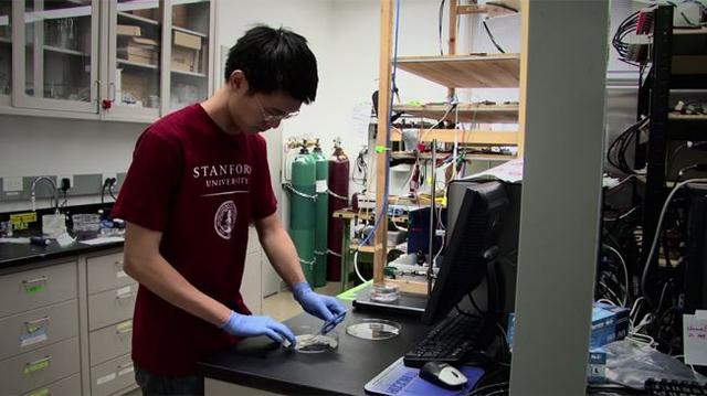 智能手机电池的未来：更轻更小充电速度更快