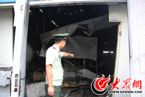 成武县消防大队工作人员向记者介绍相关情况