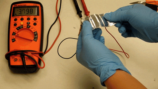 美研发可“弯”可“直”的锂电池  挽救智能手表