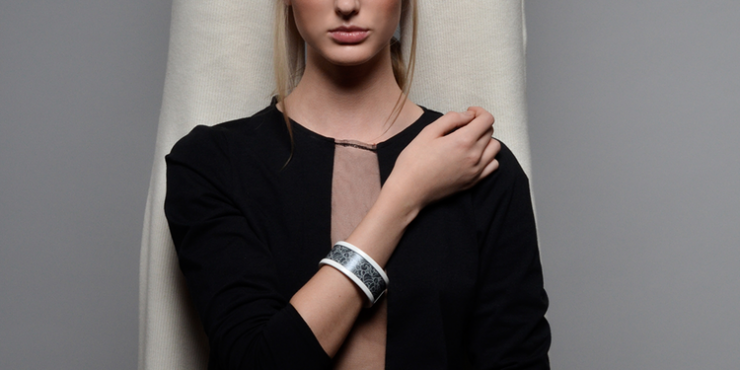 不用充电的智能手环  真的只是个摆设？