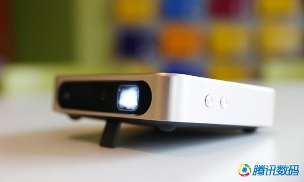 中兴Spro2：能当充电宝和电视盒的投影仪