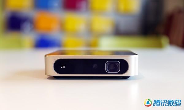 中兴Spro2：能当充电宝和电视盒的投影仪