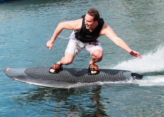 Radinn电动滑水板：带你尽情“水上漂”