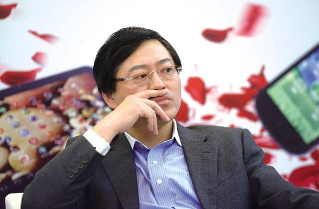 杨元庆在电话连线中用“双重打击”来形容联想当下所遇到的挑战