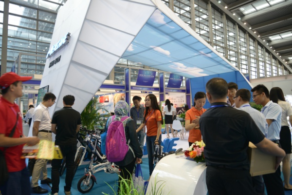 首届侨交会在深圳开幕 猛狮科技光伏产品一枝独秀