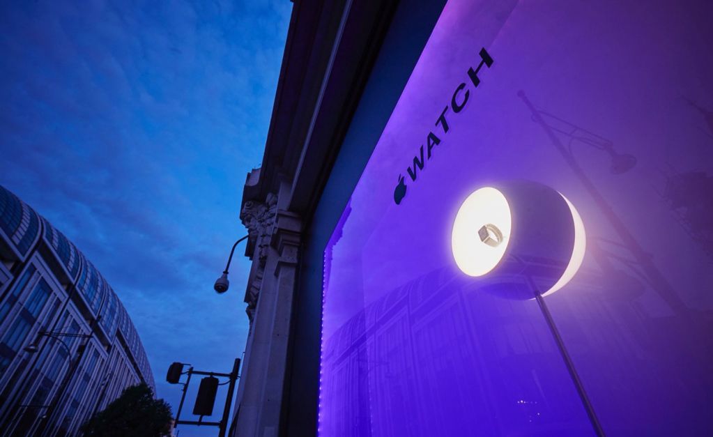 美到爆炸！苹果Apple Watch巨幅玻璃广告来了