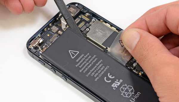 手机空间的狭小使电池容量提升非常困难