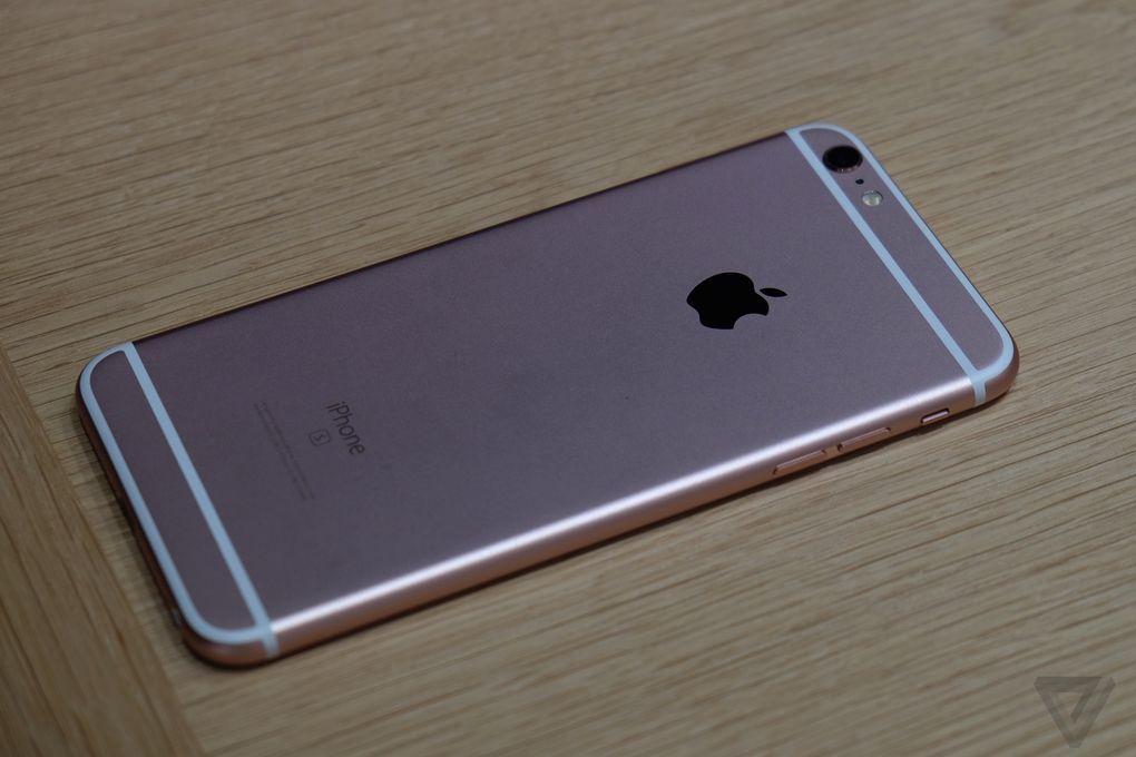 苹果iPhone 6s高清上手图：和iPhone 6基本一样