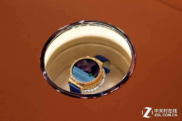 尽显奢华 华为发布女士款HUAWEI WATCH 