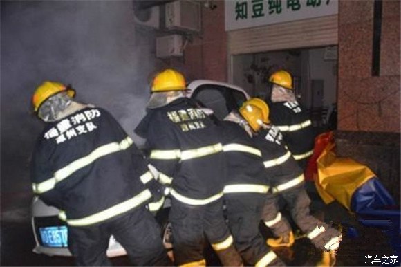 疑似知豆电动车自燃凸显低速电动车危机1