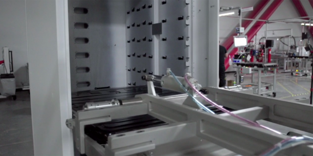 大家来看 特斯拉Gigafactory内部图曝光