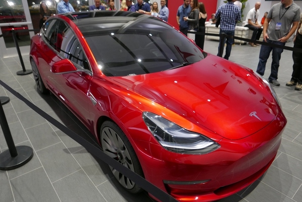 亲历特斯拉Gigafactory超级工厂开幕