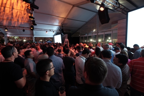 亲历特斯拉Gigafactory超级工厂开幕