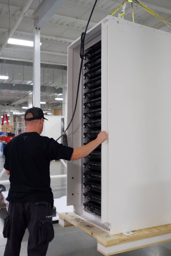 亲历特斯拉Gigafactory超级工厂开幕